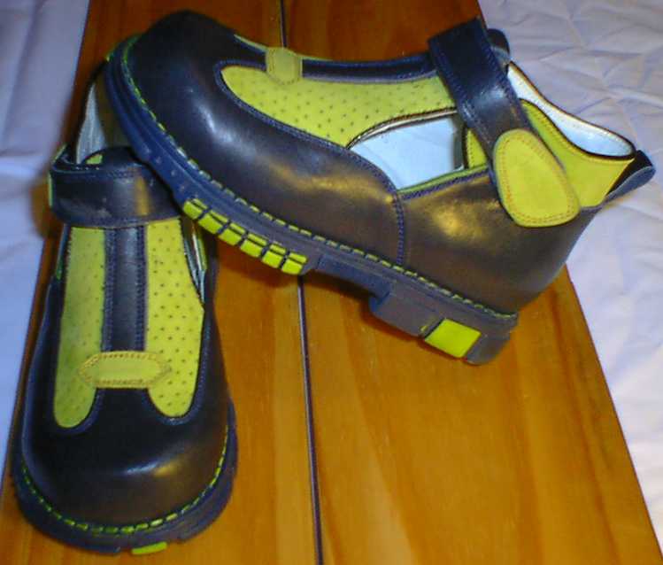 BABY  SHOES WITH PADDED SOLE